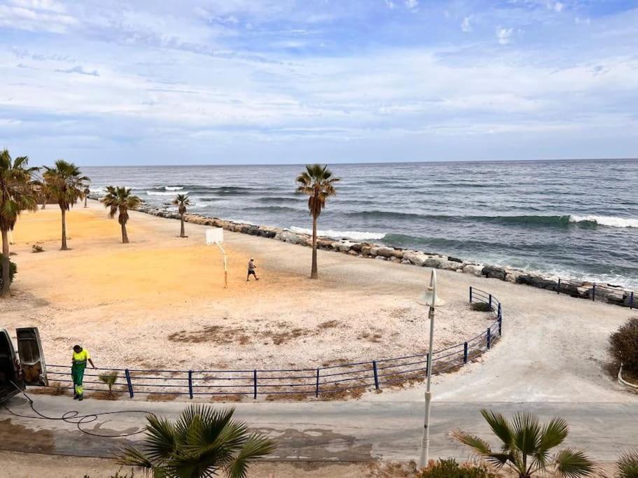 Benalmadena Costa Malaga Apartamento Muy Acogedor Con Vistas Al Mar Terraza Gigante Para Verano E Invierno Parking Exterior photo