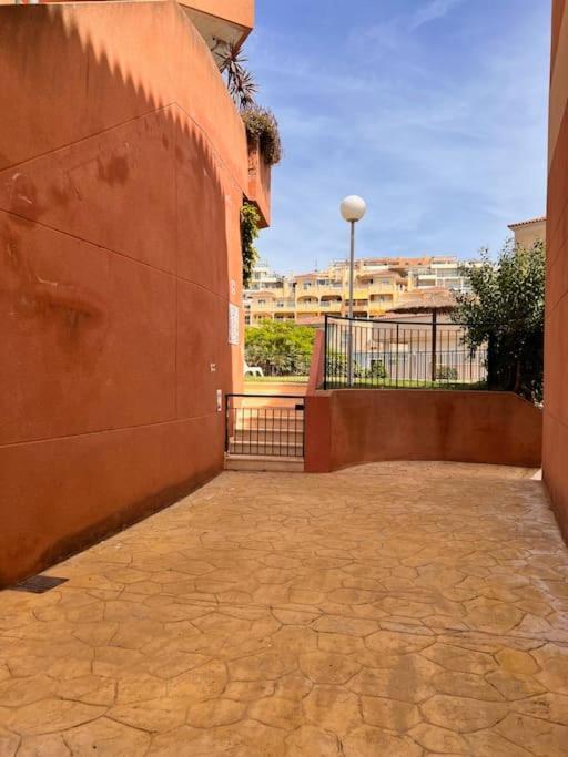 Benalmadena Costa Malaga Apartamento Muy Acogedor Con Vistas Al Mar Terraza Gigante Para Verano E Invierno Parking Exterior photo