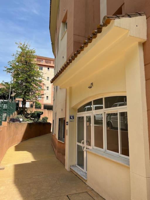 Benalmadena Costa Malaga Apartamento Muy Acogedor Con Vistas Al Mar Terraza Gigante Para Verano E Invierno Parking Exterior photo
