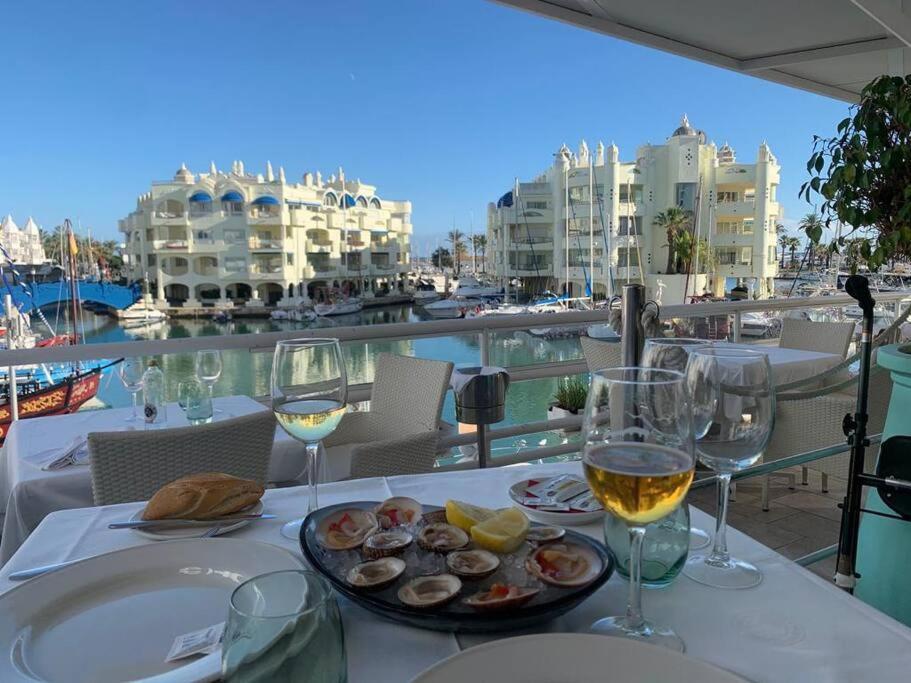 Benalmadena Costa Malaga Apartamento Muy Acogedor Con Vistas Al Mar Terraza Gigante Para Verano E Invierno Parking Exterior photo